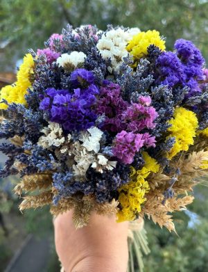 Buchet cu lavanda uscata/ limonium colorat si grau – AMB207003