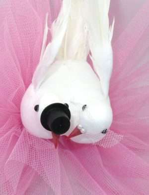 Decor masina pentru nunta, porumbei albi cu tulle roz- ILIF207010