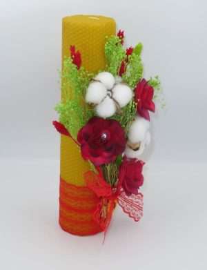 Lumanare botez, ceara naturala decorata cu flori uscate si bumbac – PRIF208018