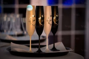 Read more about the article 🥂 Paharele de Nuntă – Un Detaliu Cu Emoție Pentru Miri, Nași și Întreaga Familie