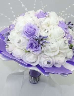 Buchet mireasa cu flori de spuma, alb si lila – ILIF209009