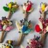 Cocarda colorata din flori uscate AMB209003 23h Events 11