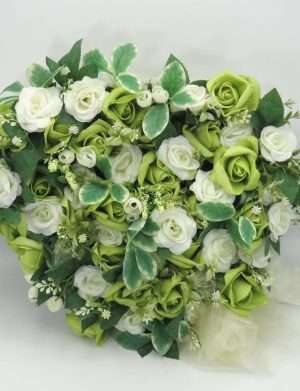 Decor masina pentru nunta, inima decorata cu flori, verde & alb – ILIF210029
