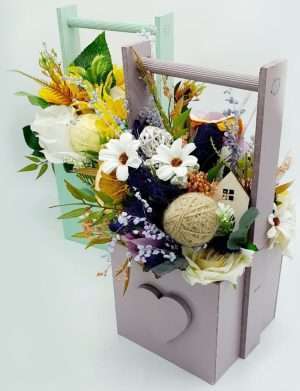 Aranjament cadou cu flori uscate si licheni, tonuri de crem-lila – FEIS211006