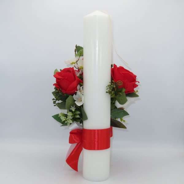 Lumanare botez decorata cu flori rosii albe de matase cu verdeata ILIF211018 1