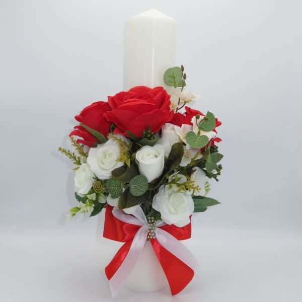 Lumanare botez decorata cu flori rosii albe de matase cu verdeata ILIF211018 2