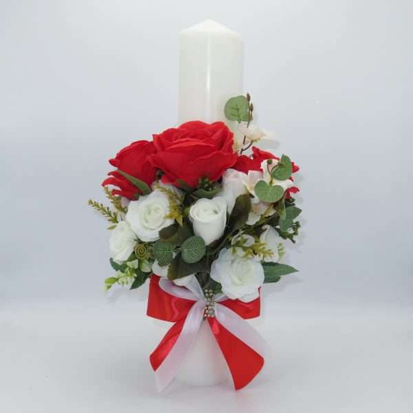 Lumanare botez decorata cu flori rosii albe de matase cu verdeata ILIF211018 5