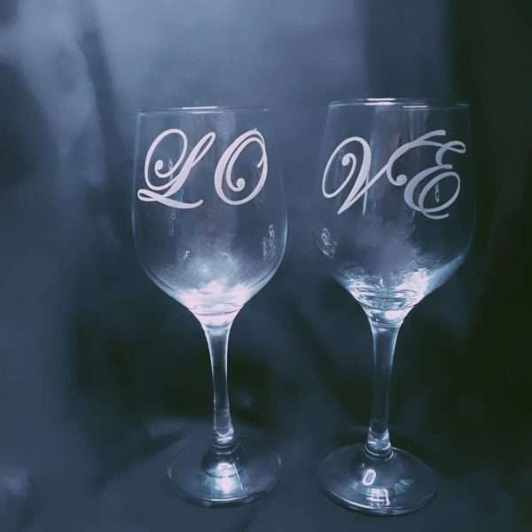 Set 2 pahare de vin personalizate prin gravura LOVE KLTM211010