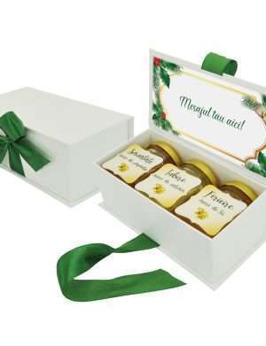 Cadou dulce, cutie cu 3 borcanele de miere si mesaj personalizabil, tematica Craciun – DSBC211012
