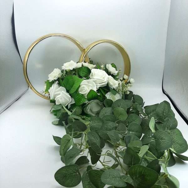 Decor masina pentru nunta verighete decorate cu flori albe de matase ILIF301010 1