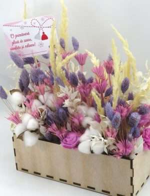 Aranjament cadou cu flori naturale uscate in cutie de lemn – ILIF302023
