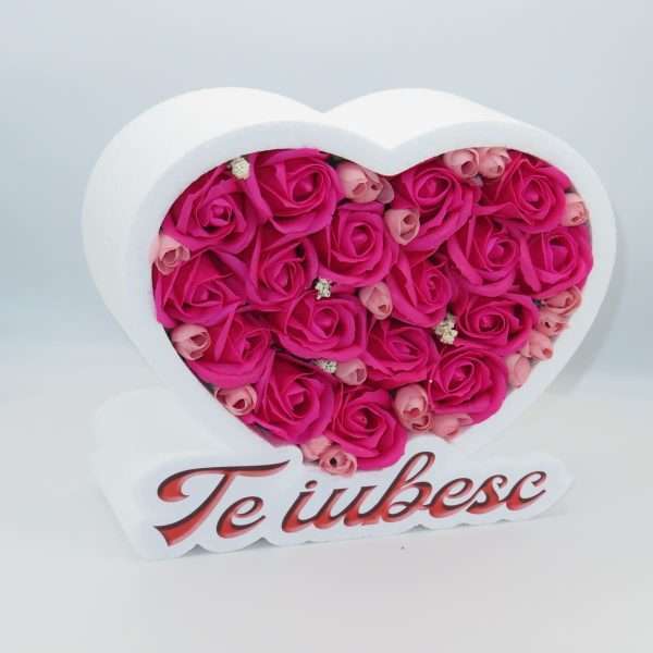 Aranjament floral cadou Te Iubesc cu trandafiri de sapun roz ciclam ILIF302032 2