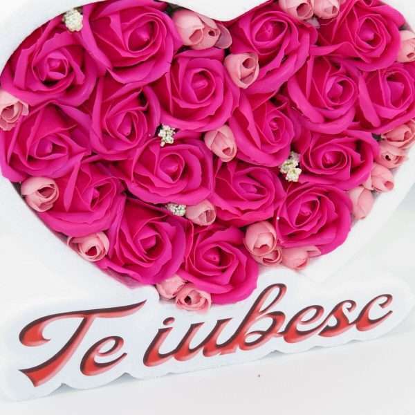 Aranjament floral cadou Te Iubesc cu trandafiri de sapun roz ciclam ILIF302032 5