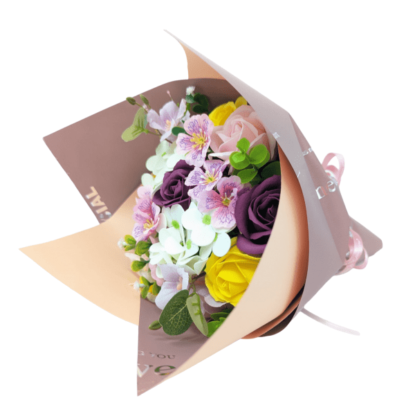 Buchet cadou cu flori de sapun galben alb mov – DSPH302003 1