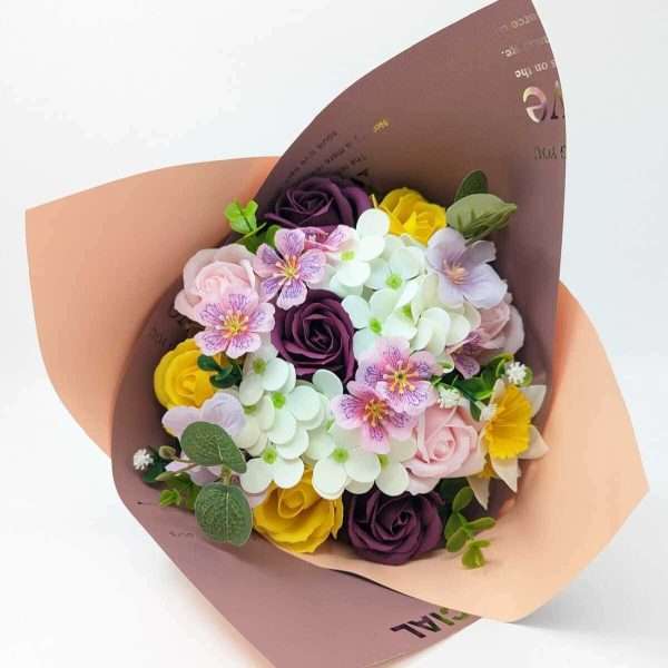 Buchet cadou cu flori de sapun galben alb mov – DSPH302003 2