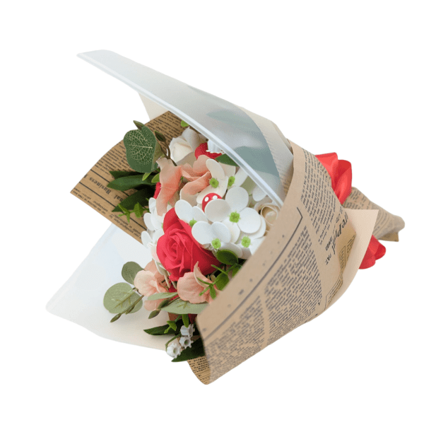 Buchet cadou cu flori de sapun rosu si alb – DSPH302002 1