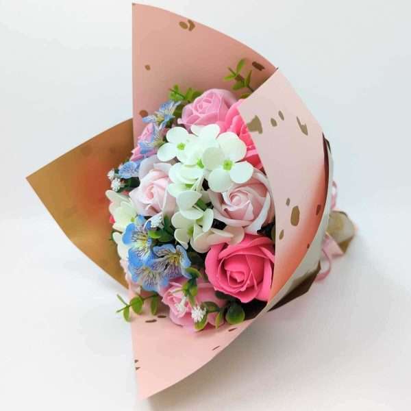 Buchet cadou cu flori de sapun roz alb bleu – DSPH302004 2