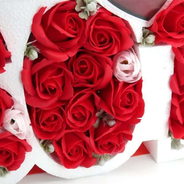 Aranjament cadou cu flori de sapun Din inima pentru sotie trandafiri rosii ILIF303022 6