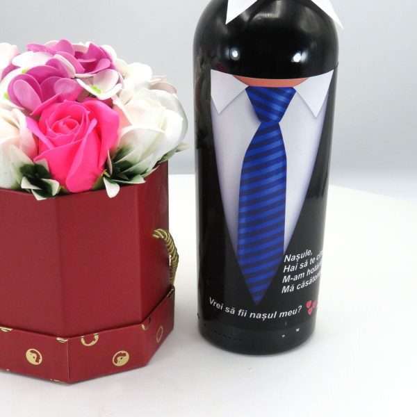 Cadou Cerere Nasi Cununie sticla vin personalizata aranjament flori ILIF303070 1