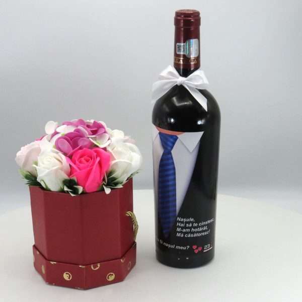 Cadou Cerere Nasi Cununie sticla vin personalizata aranjament flori ILIF303070 2