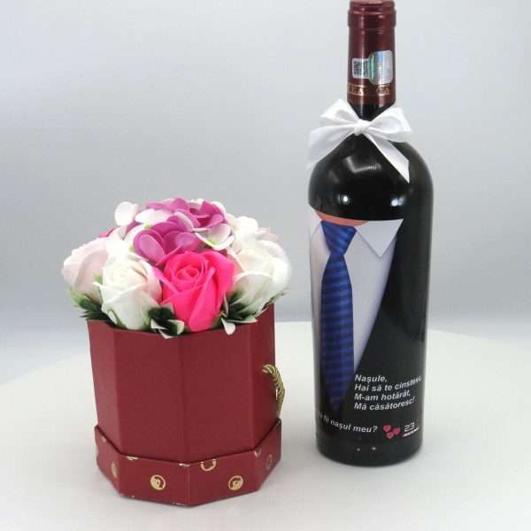 Cadou Cerere Nasi Cununie sticla vin personalizata aranjament flori ILIF303070 3