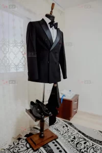 Manechin barbatesc, negru cu suport maro pentru incaltaminte si pantaloni, din lemn ILIF303081 67577 (2)