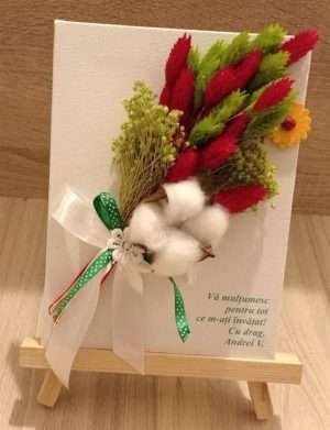 Mini tablou cu stativ pentru cadre didactice, cu flori uscate si mesaj, verde-rosu – ILIF303051