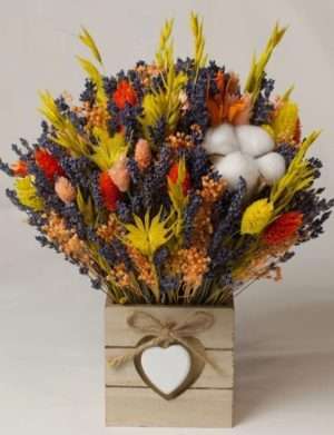 Aranjament floral cu numar masa, din flori uscate multicolore, bumbac si lavanda – AMB304003