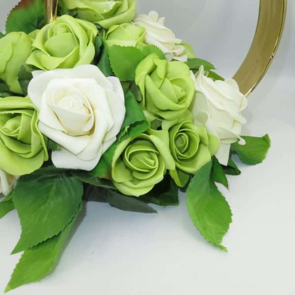 Decor masina pentru nunta verighete decorate cu flori verde alb ILIF304010 3