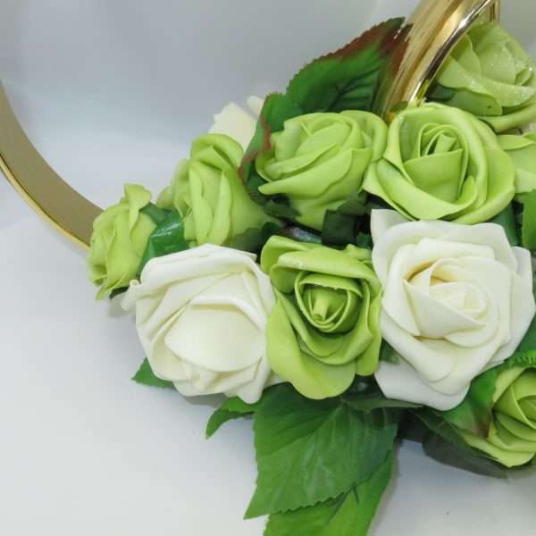 Decor masina pentru nunta verighete decorate cu flori verde alb ILIF304010 4