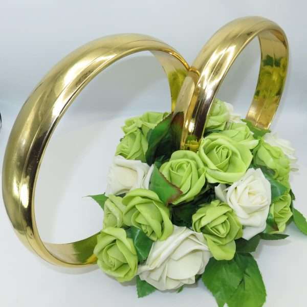 Decor masina pentru nunta verighete decorate cu flori verde alb ILIF304010 6