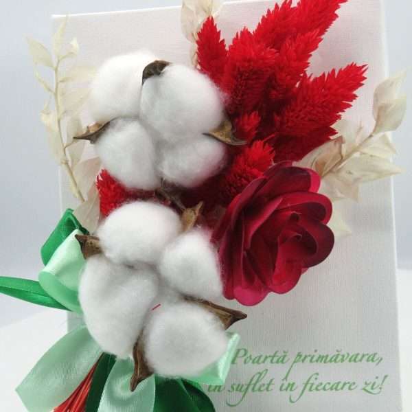 Mini tablou cu stativ decorat cu flori uscate si mesaj rosu alb ILIF304011 1