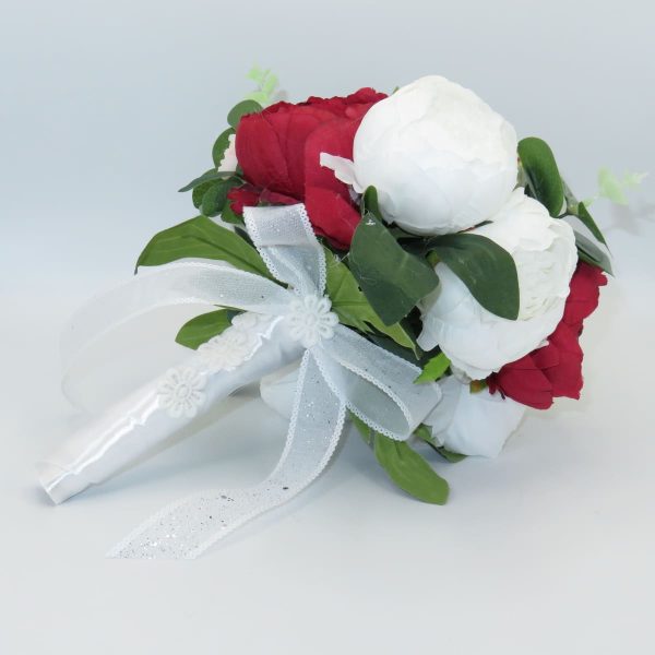 Buchet mireasa cu flori de matase bujori albi ILIF305072 3