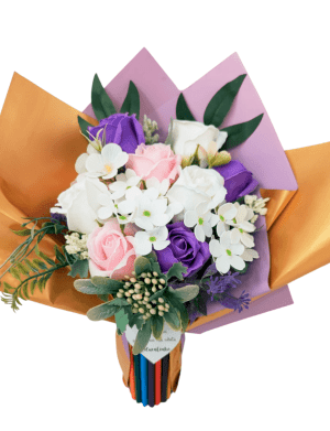 Cadou Educatoare, aranjament cu flori de matase si sapun + mesaj – DSPH305006