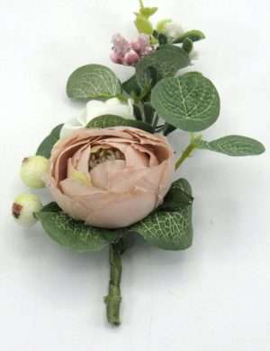 Cocarda de pus in piept cu flori de matase, roz pudra – PRIF305053