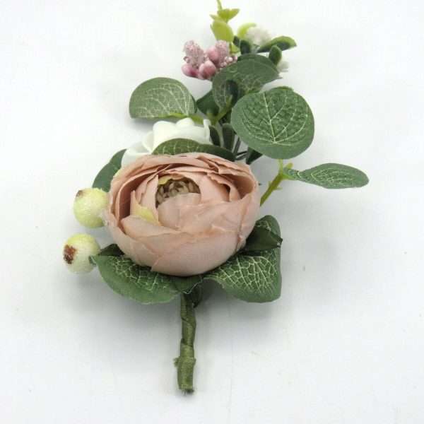 Cocarda de pus in piept cu flori de matase roz pudra ILIF305053 1
