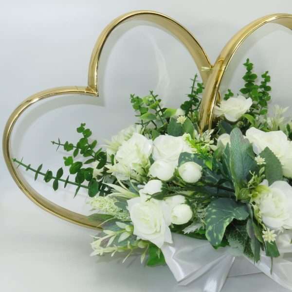 Decor masina pentru nunta inimioare decorate cu flori verde alb ILIF305059 2
