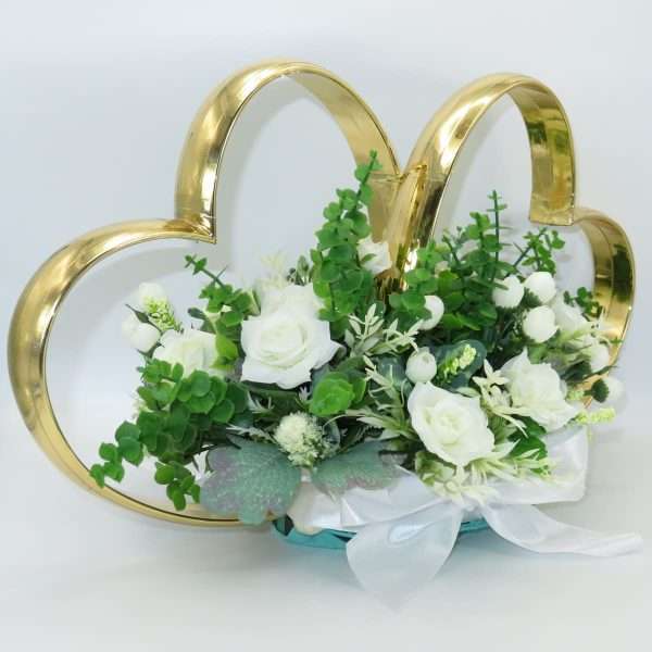 Decor masina pentru nunta inimioare decorate cu flori verde alb ILIF305059 4