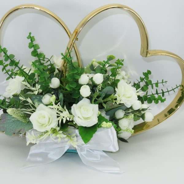 Decor masina pentru nunta inimioare decorate cu flori verde alb ILIF305059 6