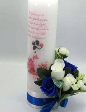 Lumanare cununie, decorata cu mesaj si flori roz/albastru – ILIF305049