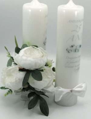 Lumanare nunta aniversare 25 ani, decorata – bujori albi de matase – ILIF305088