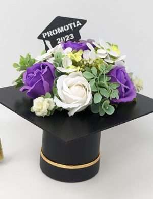 Tocă decorată cu flori de săpun, Promoția 2023, Mov – DSPH305010