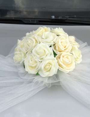 Decor masina pentru nunta cu trandafiri albi din spuma – ILIF307030