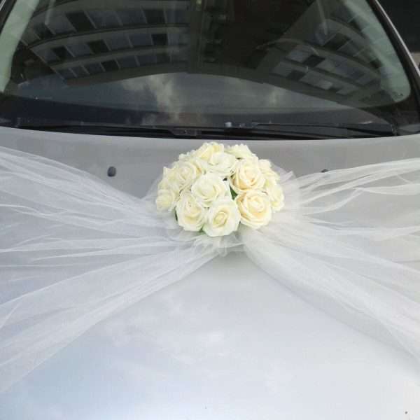 Decor masina pentru nunta cu trandafiri albi din spuma ILIF307030 2