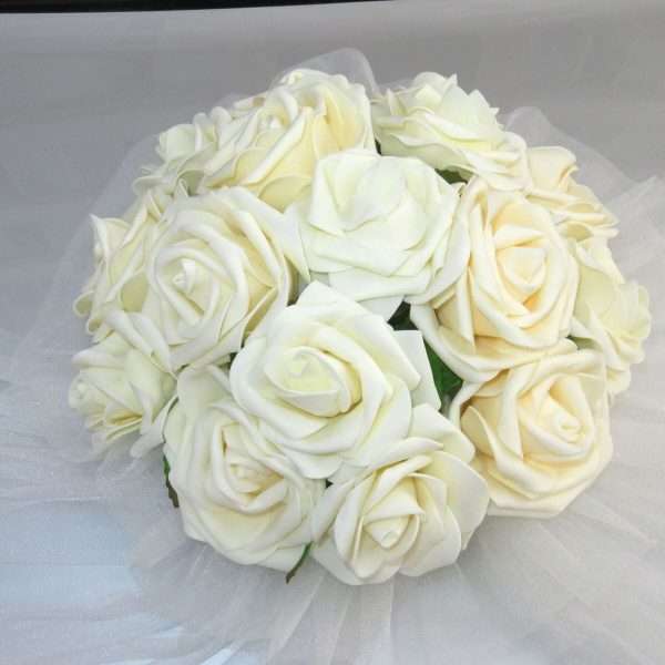 Decor masina pentru nunta cu trandafiri albi din spuma ILIF307030 3