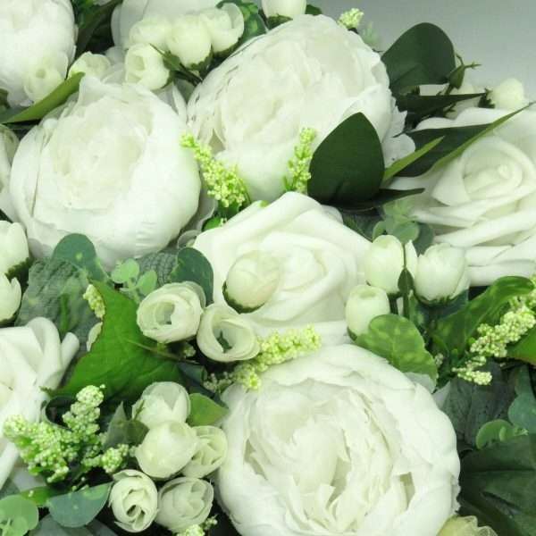 Decor masina pentru nunta inima decorata cu bujori si trandafiri verde alb ILIF306002 1