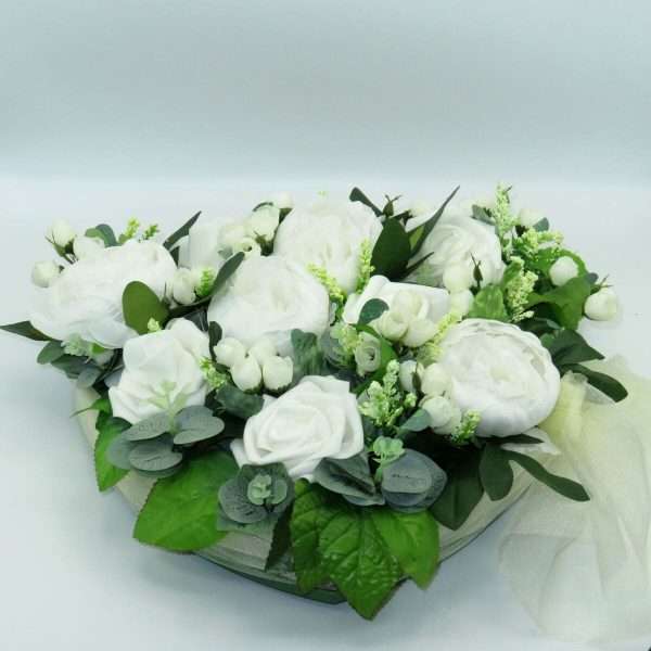 Decor masina pentru nunta inima decorata cu bujori si trandafiri verde alb ILIF306002 3