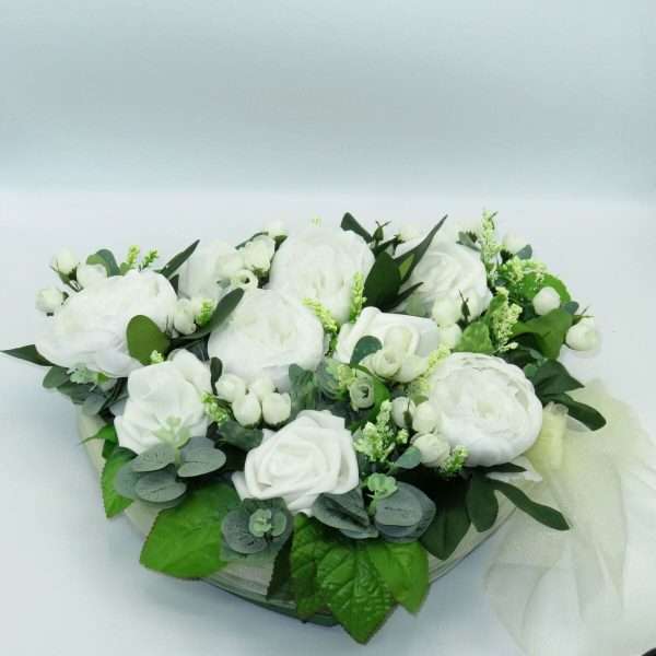 Decor masina pentru nunta inima decorata cu bujori si trandafiri verde alb ILIF306002 4