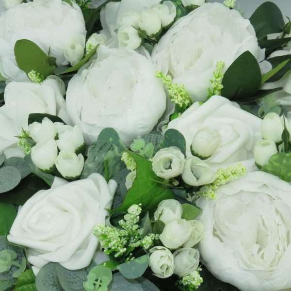 Decor masina pentru nunta inima decorata cu bujori si trandafiri verde alb ILIF306002 6