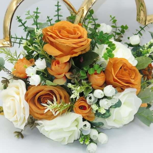 Decor masina pentru nunta inimioare decorate cu flori alb caramiziu ILIF306020 2